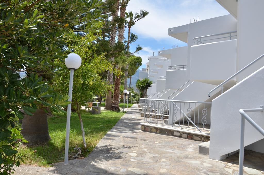 Blue Nest Hotel Tigaki エクステリア 写真